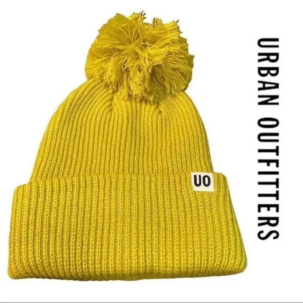 Urban Outfitters pompom knitted beanie / Color Green & Yellow